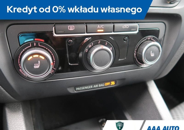 Volkswagen Jetta cena 33000 przebieg: 124570, rok produkcji 2012 z Sztum małe 121
